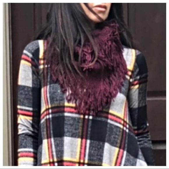 Burgundy knit fringe infinity scarf - Picture 2 of 3